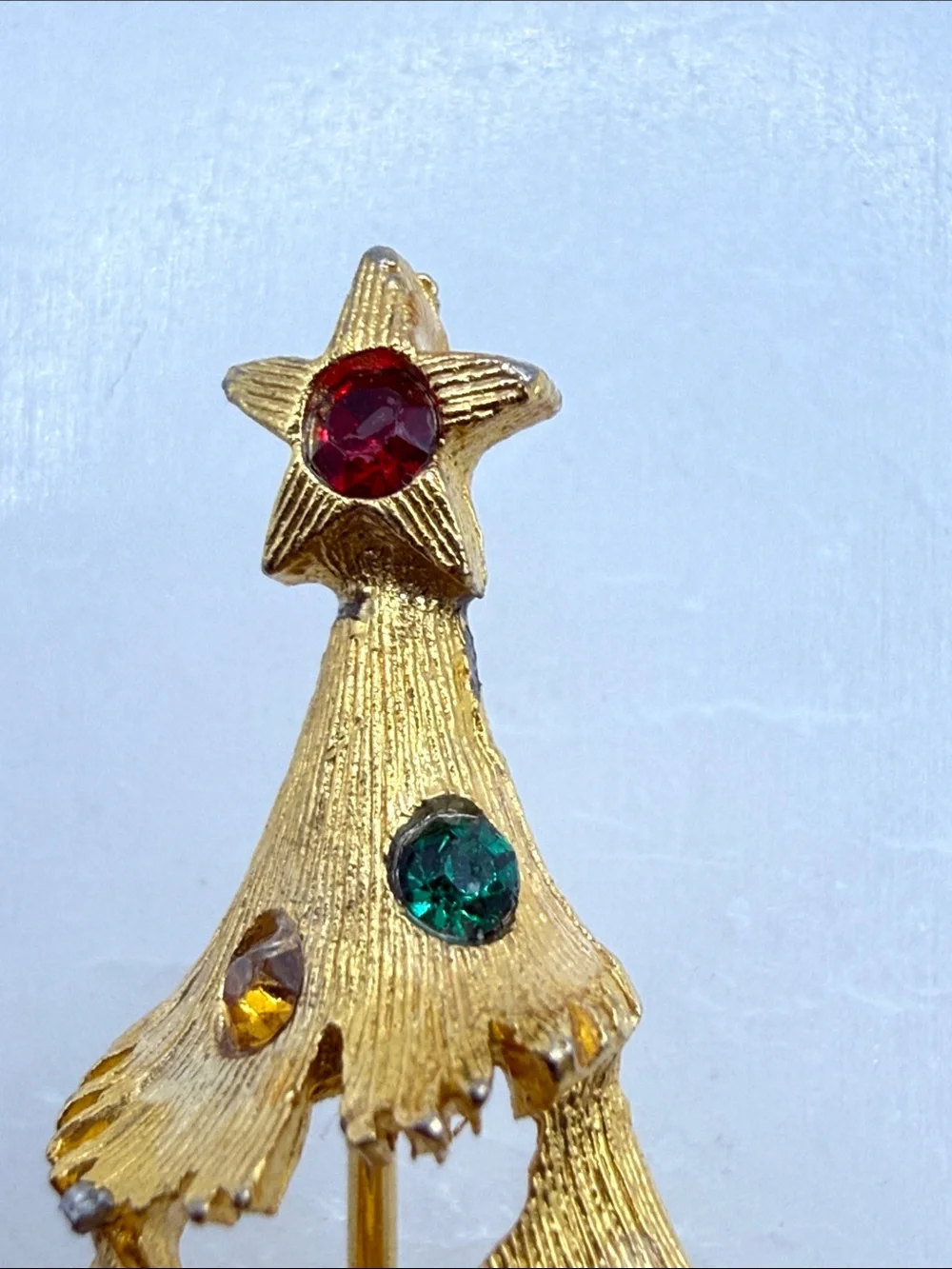 Vintage JJ Gold-tone Christmas Tree Pin with Multicolored Rhinestones